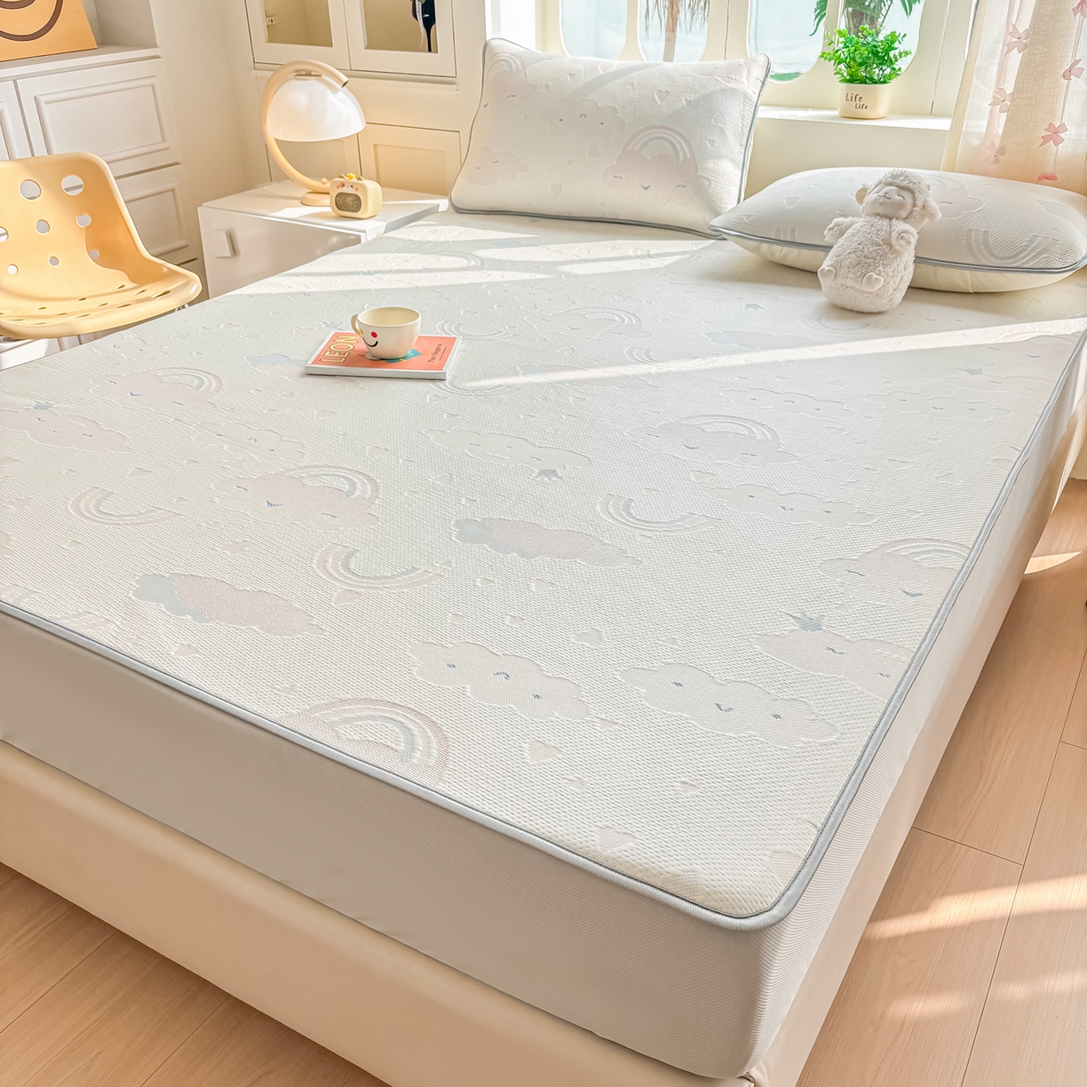 91家纺网 家纺一手货源 找家纺 小萌虎  2026年新款乙纶PE提花冰豆豆凉席床笠款卡通 彩虹粉