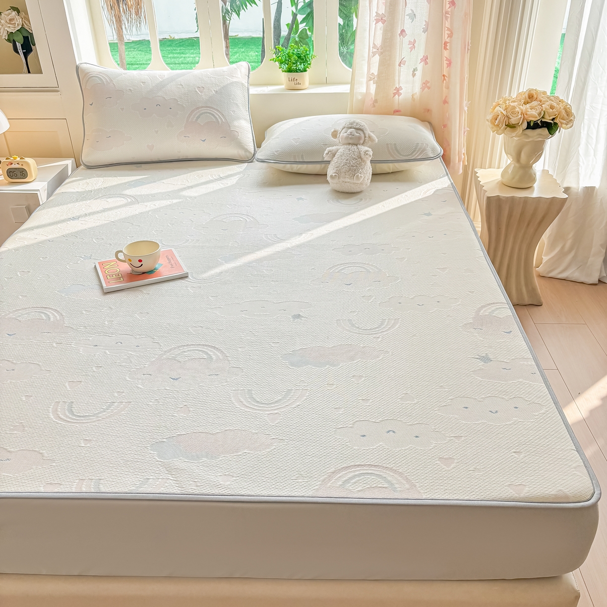 91家纺网 家纺一手货源 找家纺 小萌虎  2026年新款乙纶PE提花冰豆豆凉席床笠款卡通 彩虹粉