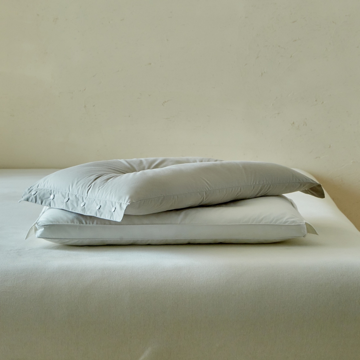 91家纺网 家纺一手货源 找家纺 （总）梵希良品家纺 2026新款二合一子母枕头A类纯棉全棉云朵羽丝绒柔软护颈枕芯可拆卸枕头洗枕头枕芯