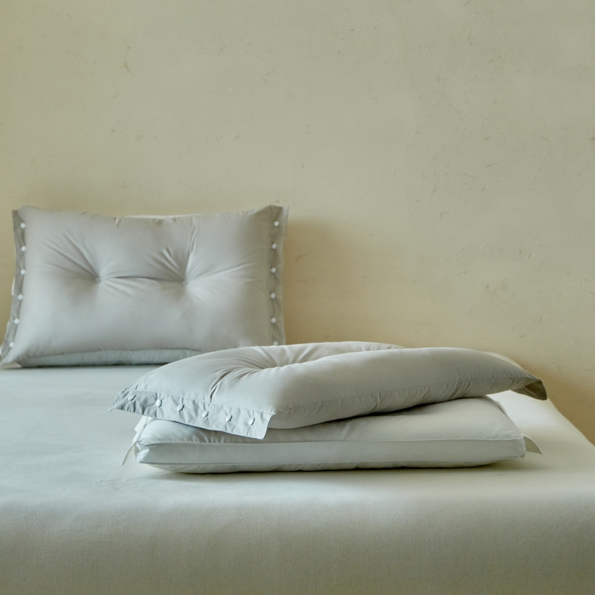 91家纺网 家纺一手货源 找家纺 （总）梵希良品家纺 2026新款二合一子母枕头A类纯棉全棉云朵羽丝绒柔软护颈枕芯可拆卸枕头洗枕头枕芯