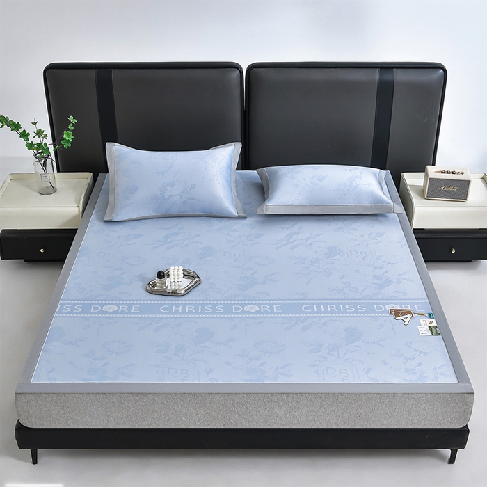 91家纺网 家纺一手货源 找家纺 小牛席业 2026春夏新款【实拍风格】双PE高凉感凉席席子-盛世蔷薇冰丝席 盛世蔷薇-蓝色