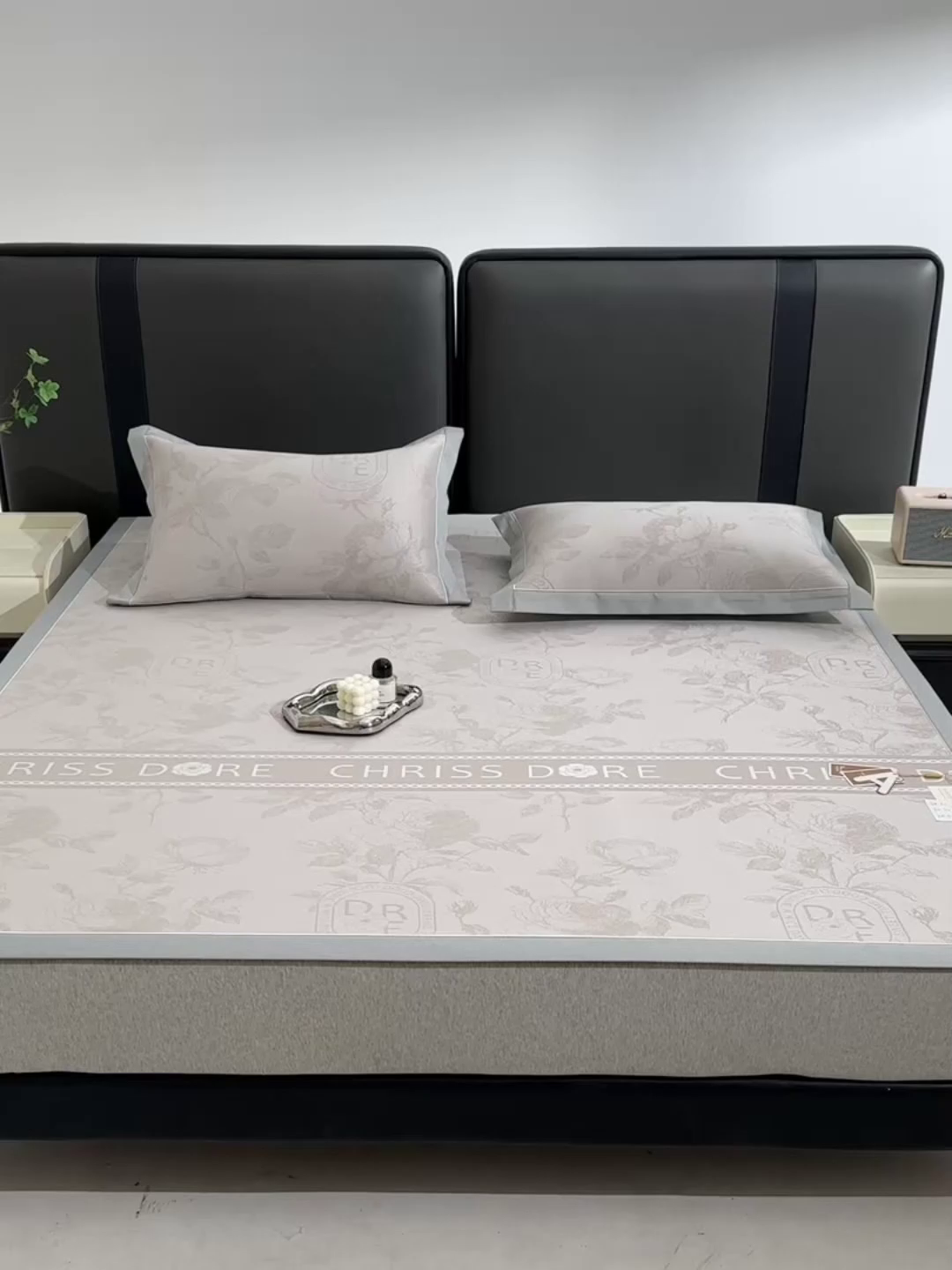 91家纺网 家纺一手货源 找家纺 小牛席业 2026春夏新款【实拍风格】双PE高凉感凉席席子-盛世蔷薇冰丝席 盛世蔷薇-香槟