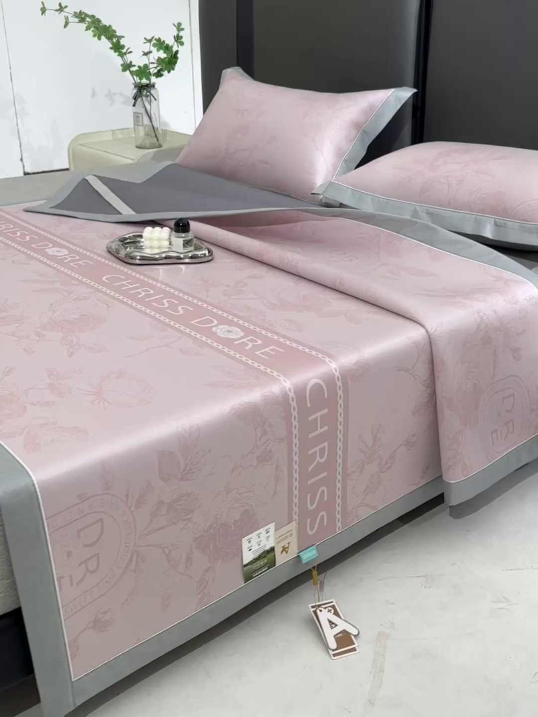 91家纺网 家纺一手货源 找家纺 小牛席业 2026春夏新款【实拍风格】双PE高凉感凉席席子-盛世蔷薇冰丝席 盛世蔷薇-粉色