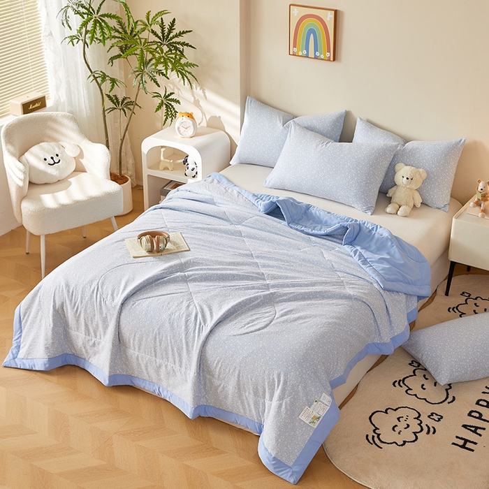 91家纺网 家纺一手货源 找家纺 海洋家纺 2026新款100%新疆棉花印花夏被亲肤仿棉夏凉被纯手包边空调被薄被子 满庭 兰