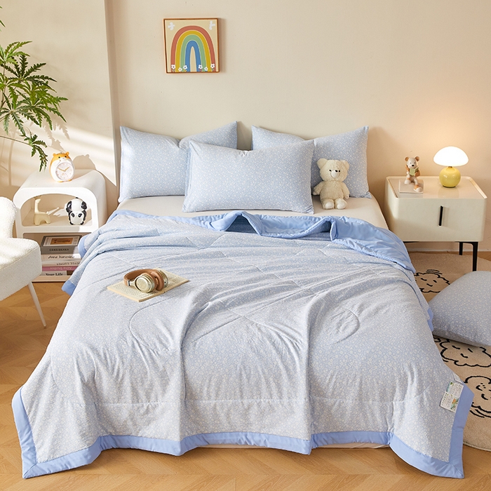 91家纺网 家纺一手货源 找家纺 海洋家纺 2026新款100%新疆棉花印花夏被亲肤仿棉夏凉被纯手包边空调被薄被子 满庭 兰