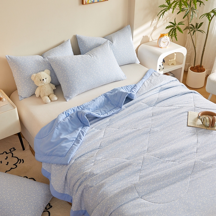 91家纺网 家纺一手货源 找家纺 海洋家纺 2026新款100%新疆棉花印花夏被亲肤仿棉夏凉被纯手包边空调被薄被子 满庭 兰