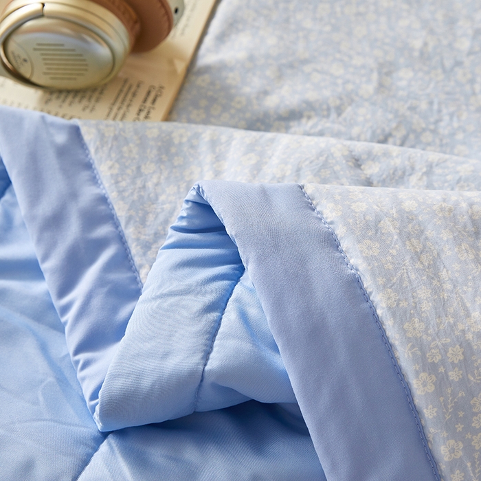 91家纺网 家纺一手货源 找家纺 海洋家纺 2026新款100%新疆棉花印花夏被亲肤仿棉夏凉被纯手包边空调被薄被子 满庭 兰