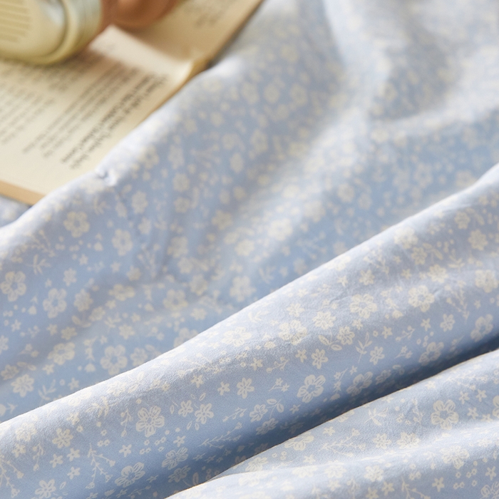 91家纺网 家纺一手货源 找家纺 海洋家纺 2026新款100%新疆棉花印花夏被亲肤仿棉夏凉被纯手包边空调被薄被子 满庭 兰