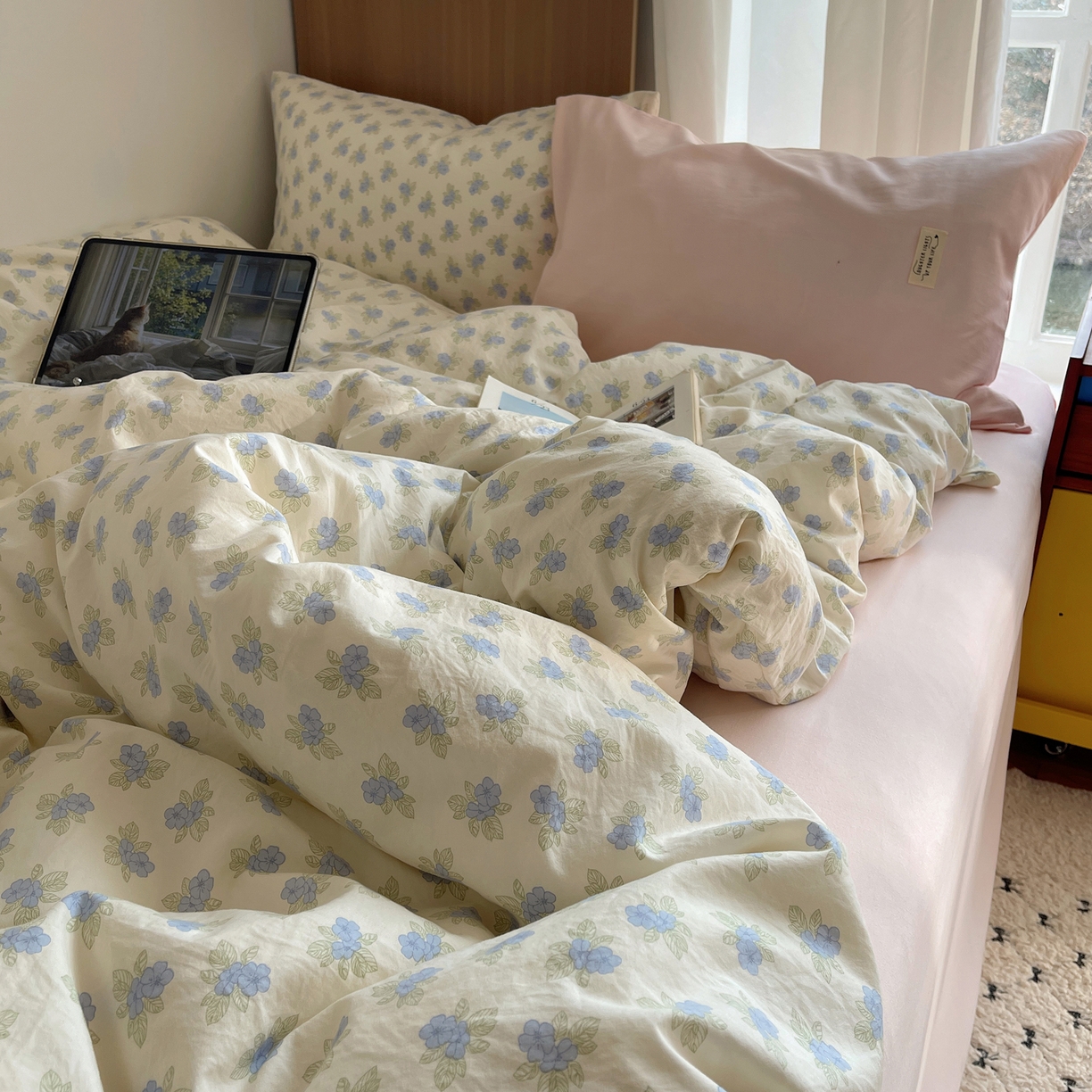 91家纺网 家纺一手货源 找家纺 轻奢坊 2026新款水洗棉可露丽撞色四件套 可露丽花