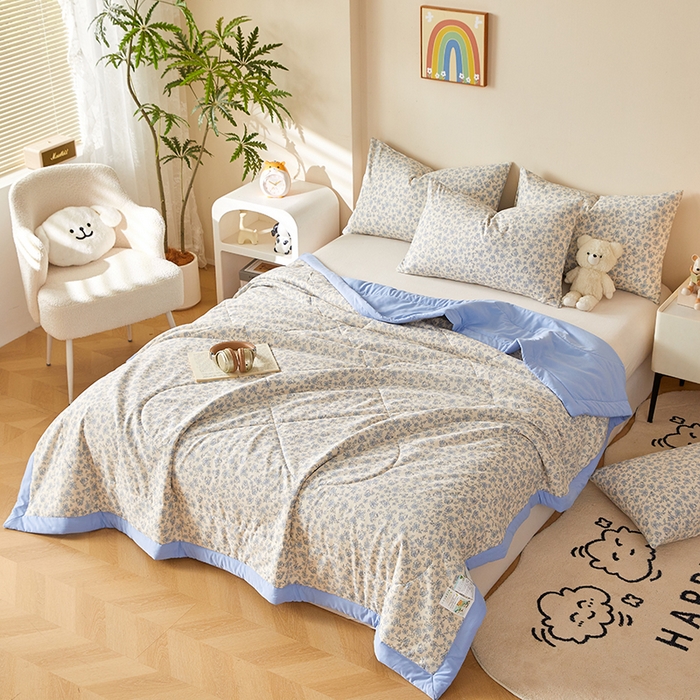 91家纺网 家纺一手货源 找家纺 海洋家纺 2026新款100%新疆棉花印花夏被亲肤仿棉夏凉被纯手包边空调被薄被子 青花瓷