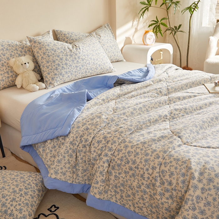 91家纺网 家纺一手货源 找家纺 海洋家纺 2026新款100%新疆棉花印花夏被亲肤仿棉夏凉被纯手包边空调被薄被子 青花瓷