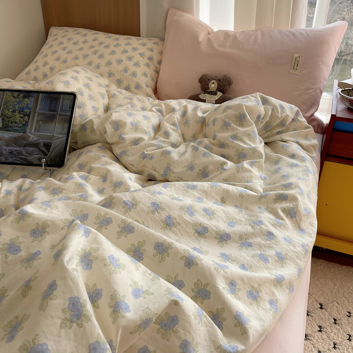 91家纺网 家纺一手货源 找家纺 轻奢坊 2026新款水洗棉可露丽撞色四件套 可露丽花