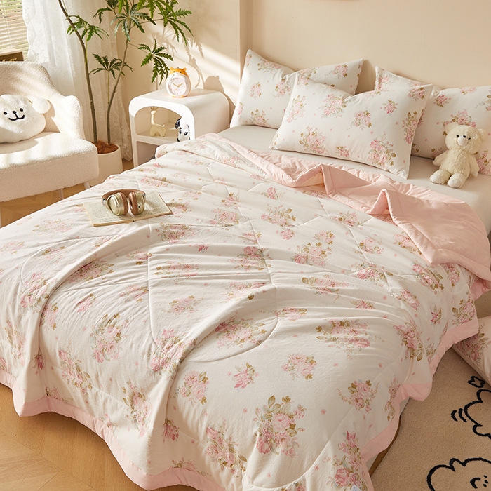 91家纺网 家纺一手货源 找家纺 海洋家纺 2026新款100%新疆棉花印花夏被亲肤仿棉夏凉被纯手包边空调被薄被子 倾国倾城