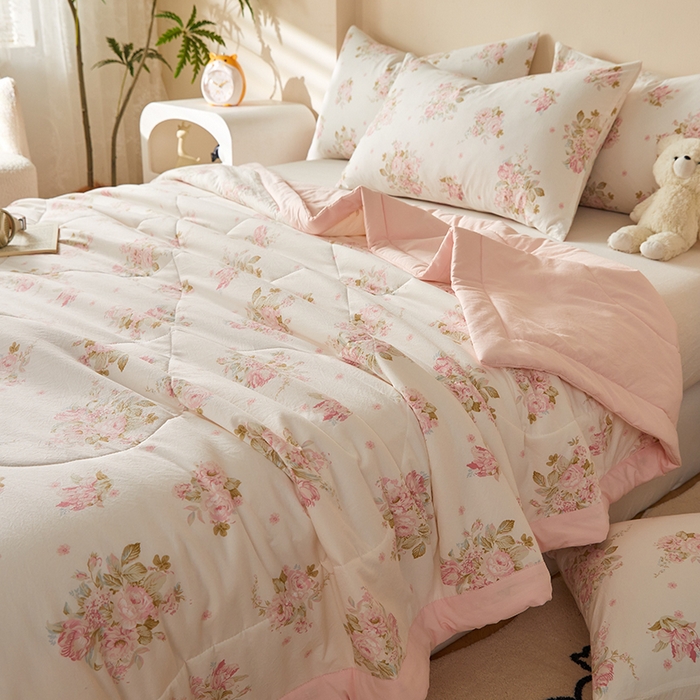 91家纺网 家纺一手货源 找家纺 海洋家纺 2026新款100%新疆棉花印花夏被亲肤仿棉夏凉被纯手包边空调被薄被子 倾国倾城