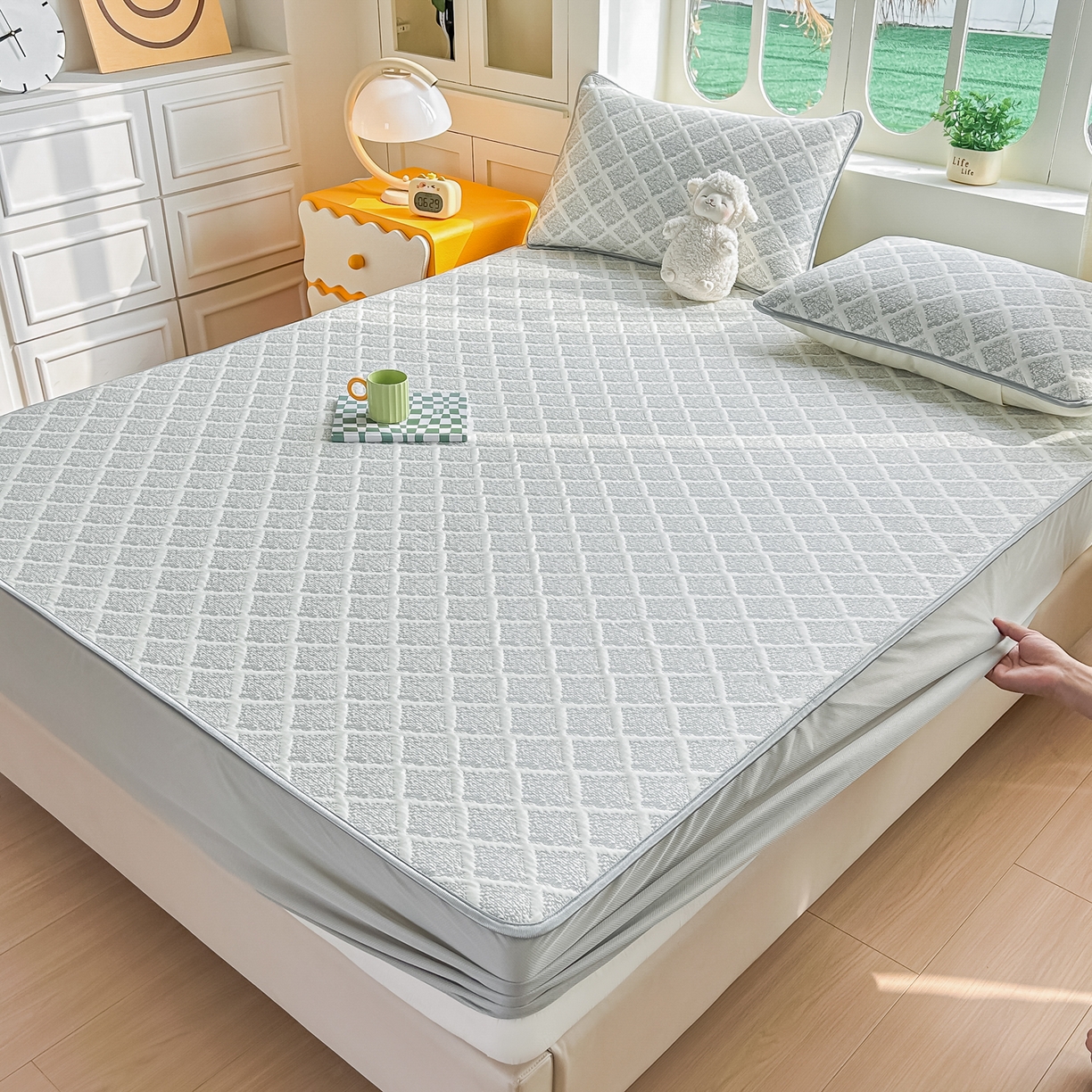 91家纺网 家纺一手货源 找家纺 小萌虎  2026年新款乙纶PE提花冰豆豆凉席床笠款卡通 灰格