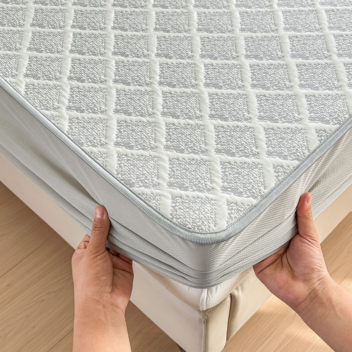 91家纺网 家纺一手货源 找家纺 小萌虎  2026年新款乙纶PE提花冰豆豆凉席床笠款卡通 灰格