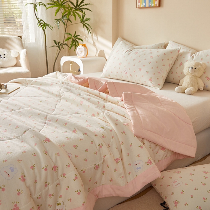 91家纺网 家纺一手货源 找家纺 海洋家纺 2026新款100%新疆棉花印花夏被亲肤仿棉夏凉被纯手包边空调被薄被子 甜心 粉