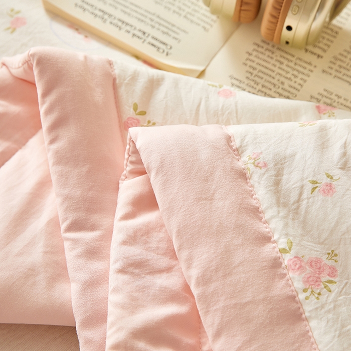 91家纺网 家纺一手货源 找家纺 海洋家纺 2026新款100%新疆棉花印花夏被亲肤仿棉夏凉被纯手包边空调被薄被子 甜心 粉