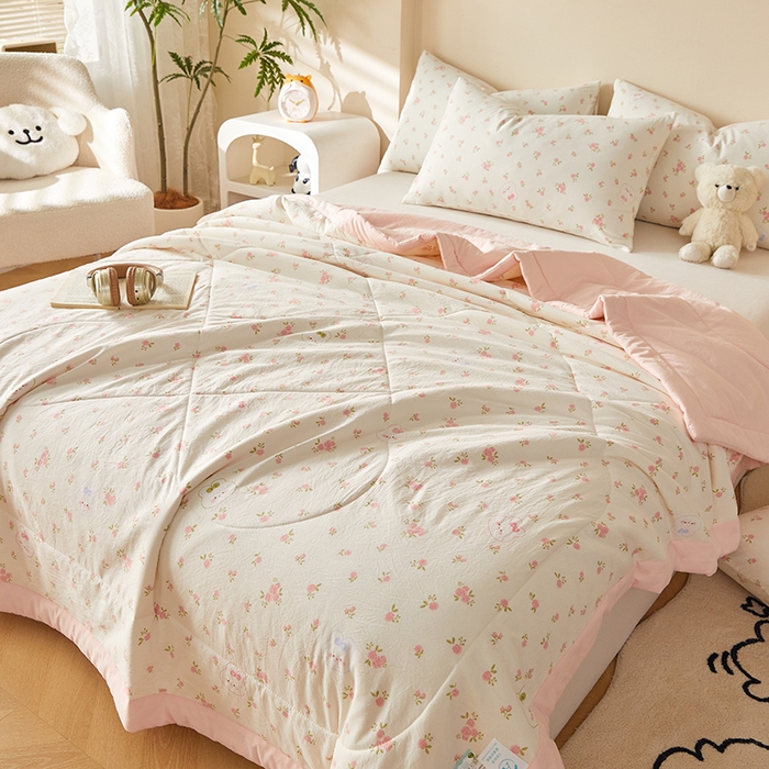 91家纺网 家纺一手货源 找家纺 海洋家纺 2026新款100%新疆棉花印花夏被亲肤仿棉夏凉被纯手包边空调被薄被子 甜心 粉