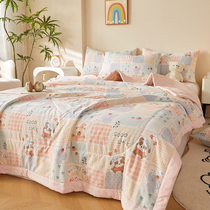 91家纺网 家纺一手货源 找家纺 海洋家纺 2026新款100%新疆棉花印花夏被亲肤仿棉夏凉被纯手包边空调被薄被子 晚安宝贝