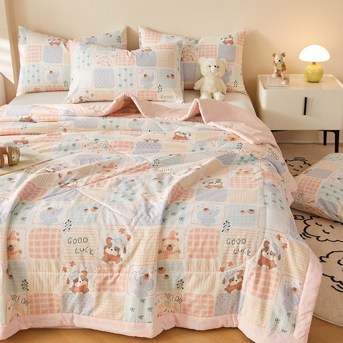 91家纺网 家纺一手货源 找家纺 海洋家纺 2026新款100%新疆棉花印花夏被亲肤仿棉夏凉被纯手包边空调被薄被子 晚安宝贝