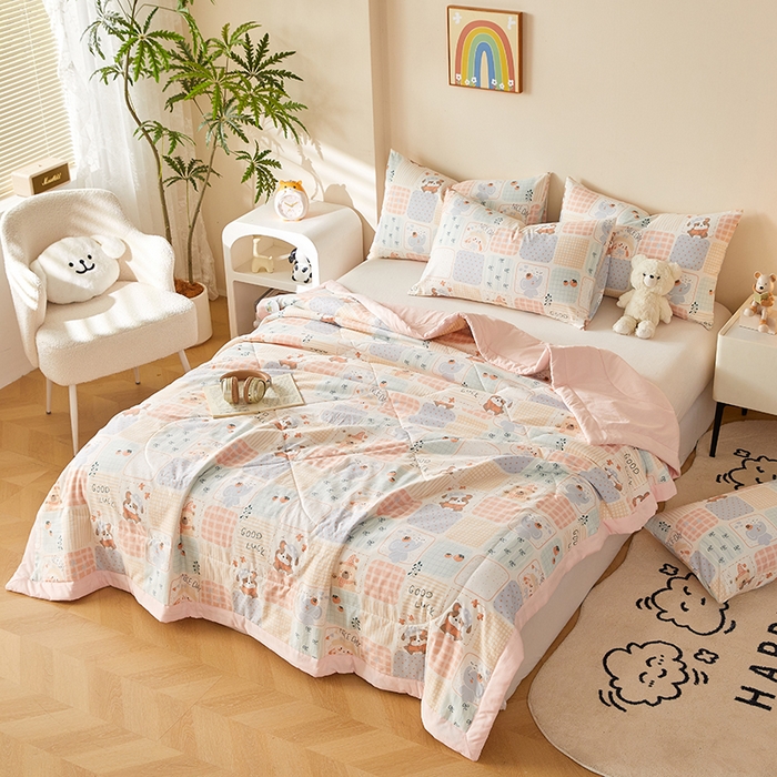 91家纺网 家纺一手货源 找家纺 海洋家纺 2026新款100%新疆棉花印花夏被亲肤仿棉夏凉被纯手包边空调被薄被子 晚安宝贝