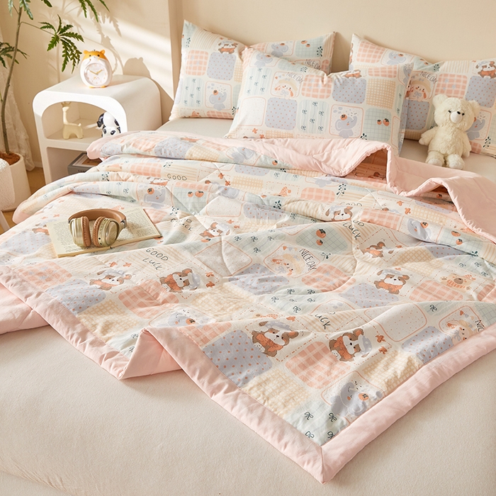 91家纺网 家纺一手货源 找家纺 海洋家纺 2026新款100%新疆棉花印花夏被亲肤仿棉夏凉被纯手包边空调被薄被子 晚安宝贝