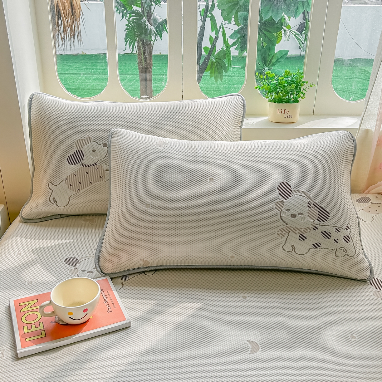 91家纺网 家纺一手货源 找家纺 小萌虎  2026年新款乙纶PE提花冰豆豆凉席床笠款卡通 腊肠犬-咖