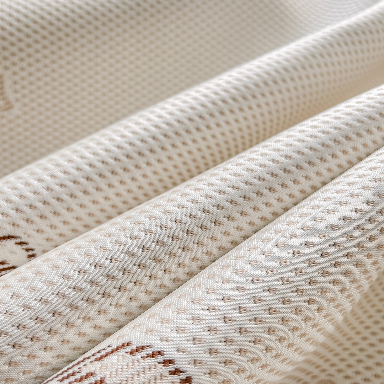 91家纺网 家纺一手货源 找家纺 小萌虎  2026年新款乙纶PE提花冰豆豆凉席床笠款卡通 腊肠犬-咖