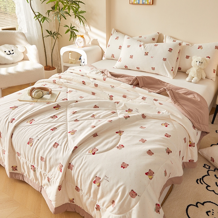 91家纺网 家纺一手货源 找家纺 海洋家纺 2026新款100%新疆棉花印花夏被亲肤仿棉夏凉被纯手包边空调被薄被子 维尼小熊