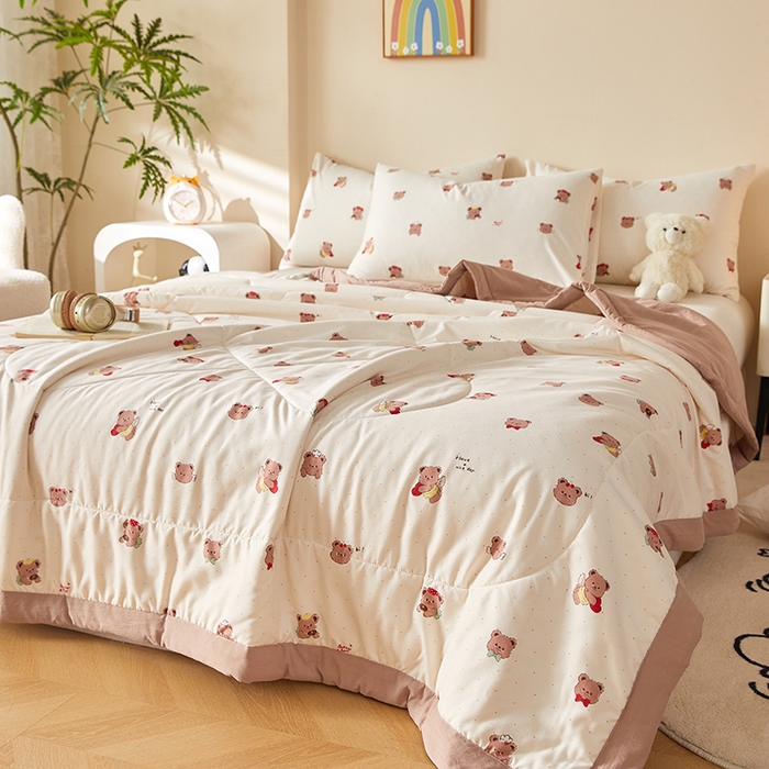 91家纺网 家纺一手货源 找家纺 海洋家纺 2026新款100%新疆棉花印花夏被亲肤仿棉夏凉被纯手包边空调被薄被子 维尼小熊