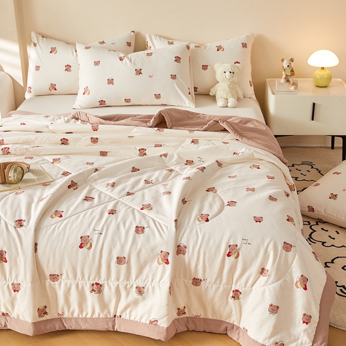 91家纺网 家纺一手货源 找家纺 海洋家纺 2026新款100%新疆棉花印花夏被亲肤仿棉夏凉被纯手包边空调被薄被子 维尼小熊