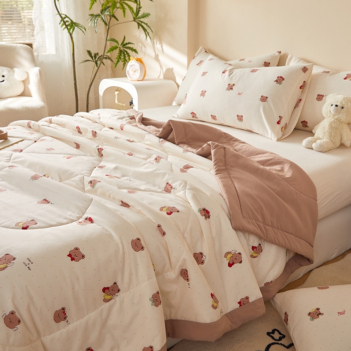 91家纺网 家纺一手货源 找家纺 海洋家纺 2026新款100%新疆棉花印花夏被亲肤仿棉夏凉被纯手包边空调被薄被子 维尼小熊