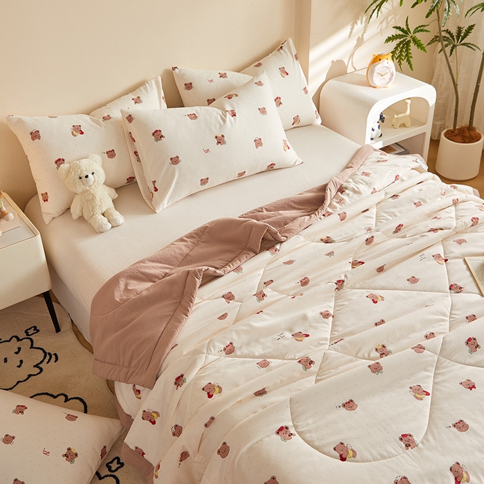 91家纺网 家纺一手货源 找家纺 海洋家纺 2026新款100%新疆棉花印花夏被亲肤仿棉夏凉被纯手包边空调被薄被子 维尼小熊