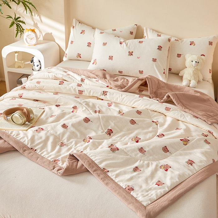 91家纺网 家纺一手货源 找家纺 海洋家纺 2026新款100%新疆棉花印花夏被亲肤仿棉夏凉被纯手包边空调被薄被子 维尼小熊