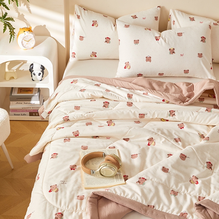 91家纺网 家纺一手货源 找家纺 海洋家纺 2026新款100%新疆棉花印花夏被亲肤仿棉夏凉被纯手包边空调被薄被子 维尼小熊