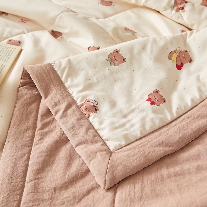 91家纺网 家纺一手货源 找家纺 海洋家纺 2026新款100%新疆棉花印花夏被亲肤仿棉夏凉被纯手包边空调被薄被子 维尼小熊