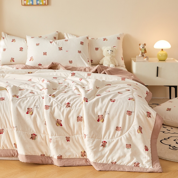 91家纺网 家纺一手货源 找家纺 海洋家纺 2026新款100%新疆棉花印花夏被亲肤仿棉夏凉被纯手包边空调被薄被子 维尼小熊