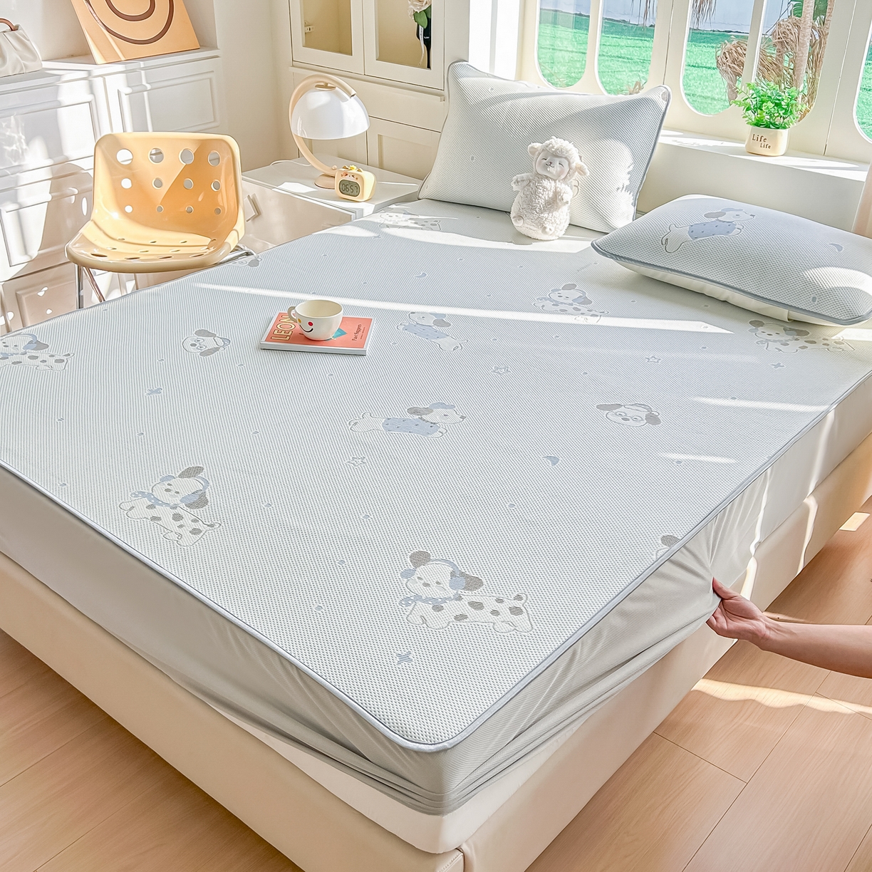 91家纺网 家纺一手货源 找家纺 小萌虎  2026年新款乙纶PE提花冰豆豆凉席床笠款卡通 腊肠犬-蓝