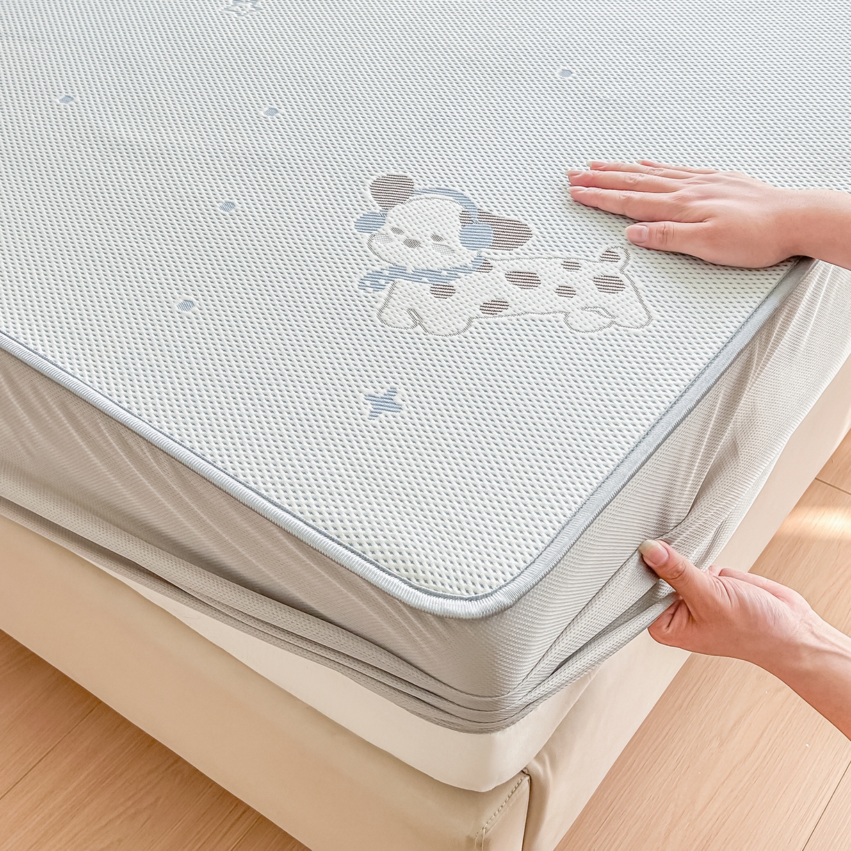 91家纺网 家纺一手货源 找家纺 小萌虎  2026年新款乙纶PE提花冰豆豆凉席床笠款卡通 腊肠犬-蓝