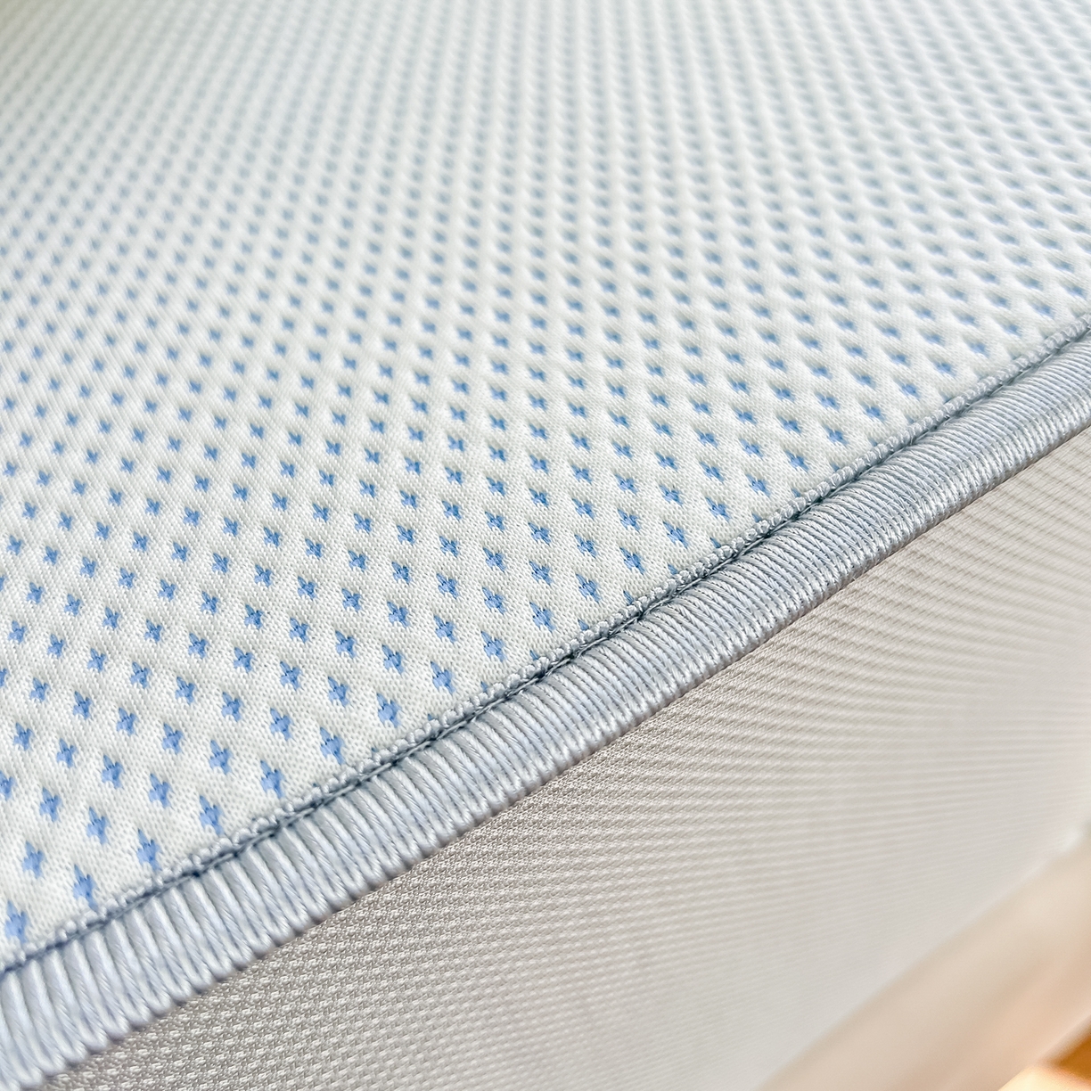 91家纺网 家纺一手货源 找家纺 小萌虎  2026年新款乙纶PE提花冰豆豆凉席床笠款卡通 腊肠犬-蓝