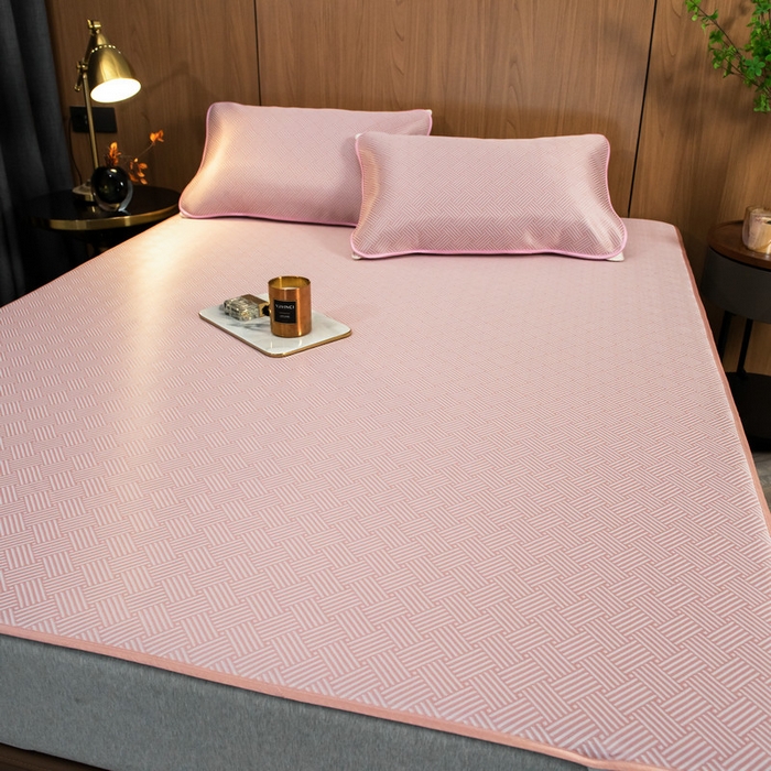 91家纺网 家纺一手货源 找家纺 莱家富 2026新款1800DA类抗菌艾草驱蚊碳光冰丝凉席三件套 饼干花-粉