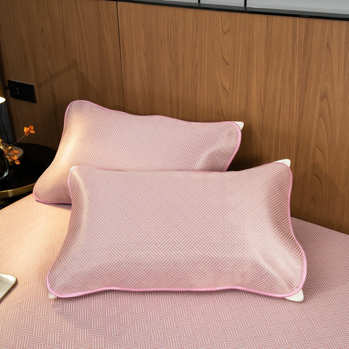 91家纺网 家纺一手货源 找家纺 莱家富 2026新款1800DA类抗菌艾草驱蚊碳光冰丝凉席三件套 饼干花-粉