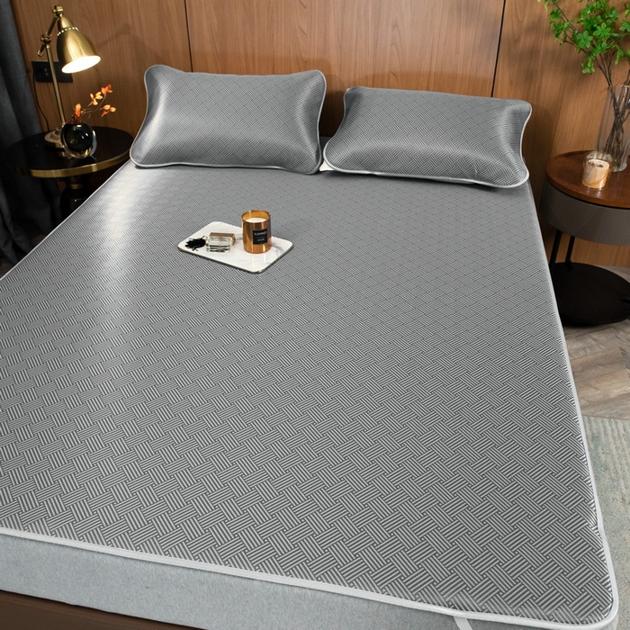 91家纺网 家纺一手货源 找家纺 莱家富 2026新款1800DA类抗菌艾草驱蚊碳光冰丝凉席三件套 饼干花-灰