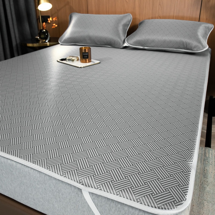 91家纺网 家纺一手货源 找家纺 莱家富 2026新款1800DA类抗菌艾草驱蚊碳光冰丝凉席三件套 饼干花-灰