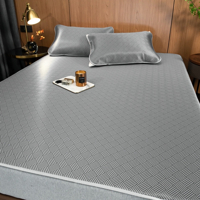 91家纺网 家纺一手货源 找家纺 莱家富 2026新款1800DA类抗菌艾草驱蚊碳光冰丝凉席三件套 饼干花-灰