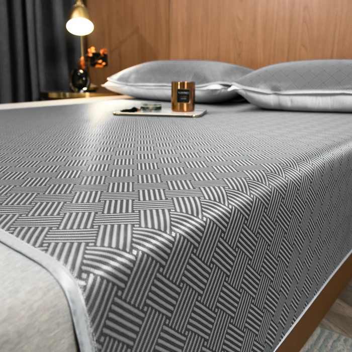 91家纺网 家纺一手货源 找家纺 莱家富 2026新款1800DA类抗菌艾草驱蚊碳光冰丝凉席三件套 饼干花-灰