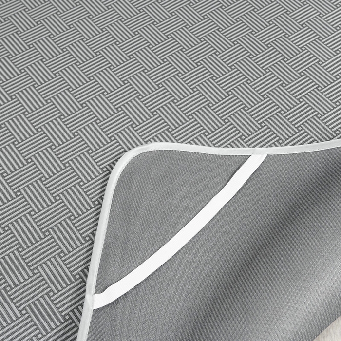 91家纺网 家纺一手货源 找家纺 莱家富 2026新款1800DA类抗菌艾草驱蚊碳光冰丝凉席三件套 饼干花-灰