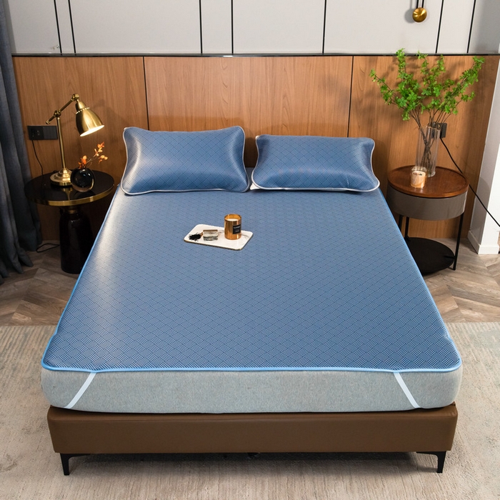 91家纺网 家纺一手货源 找家纺 莱家富 2026新款1800DA类抗菌艾草驱蚊碳光冰丝凉席三件套 饼干花-蓝