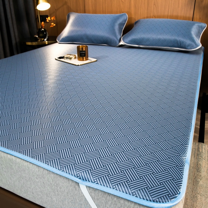 91家纺网 家纺一手货源 找家纺 莱家富 2026新款1800DA类抗菌艾草驱蚊碳光冰丝凉席三件套 饼干花-蓝